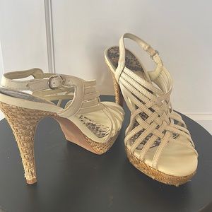 Women’s Gianni Bini tan heal sandals